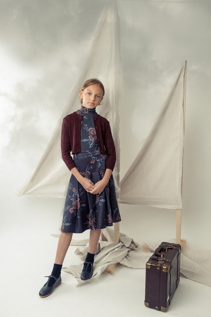 NAVY FLORAL PLEATED SKIRT